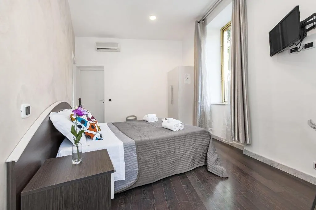 Room, Gate 40, Naples