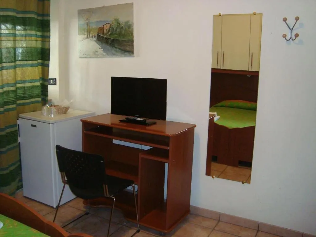 Room, B&B Piazza Ragusa, Naples