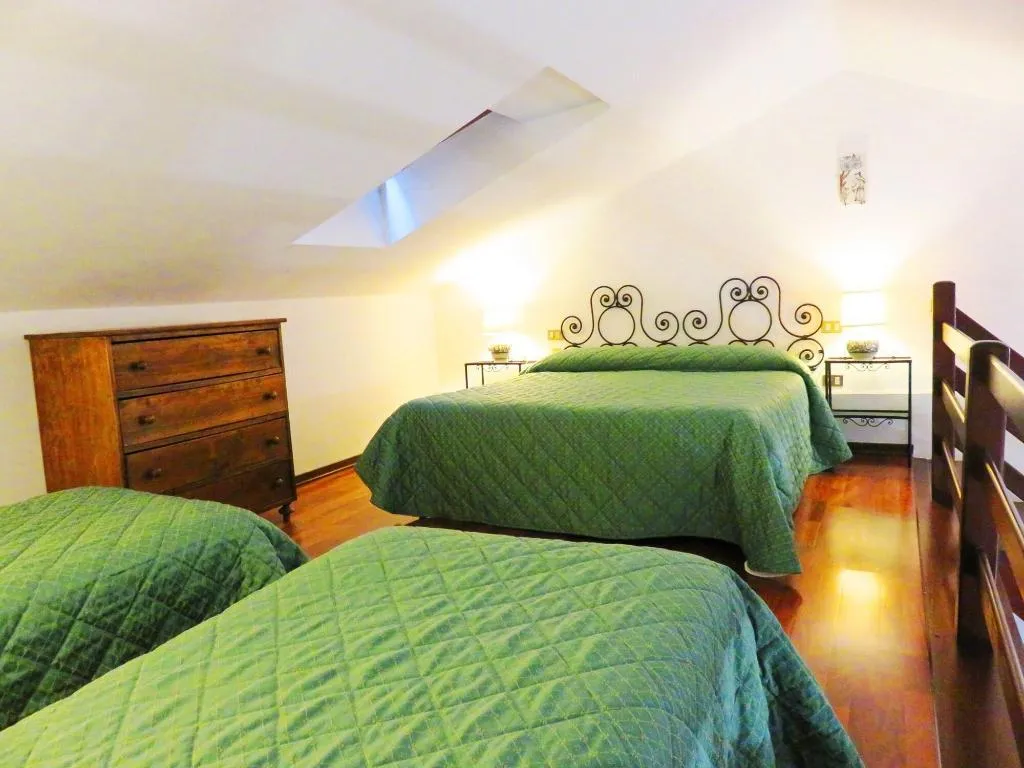 Room, Castello Cortevecchio, Umbria