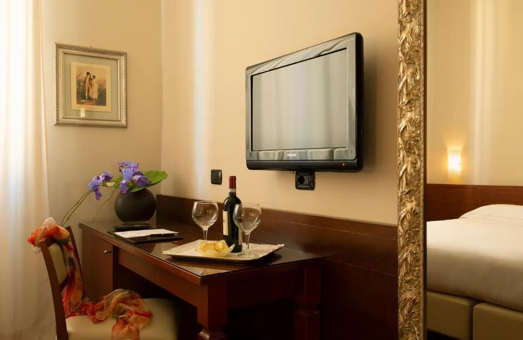 TWIN CLASSIC Room, Fenice Hotel Milan, Milan