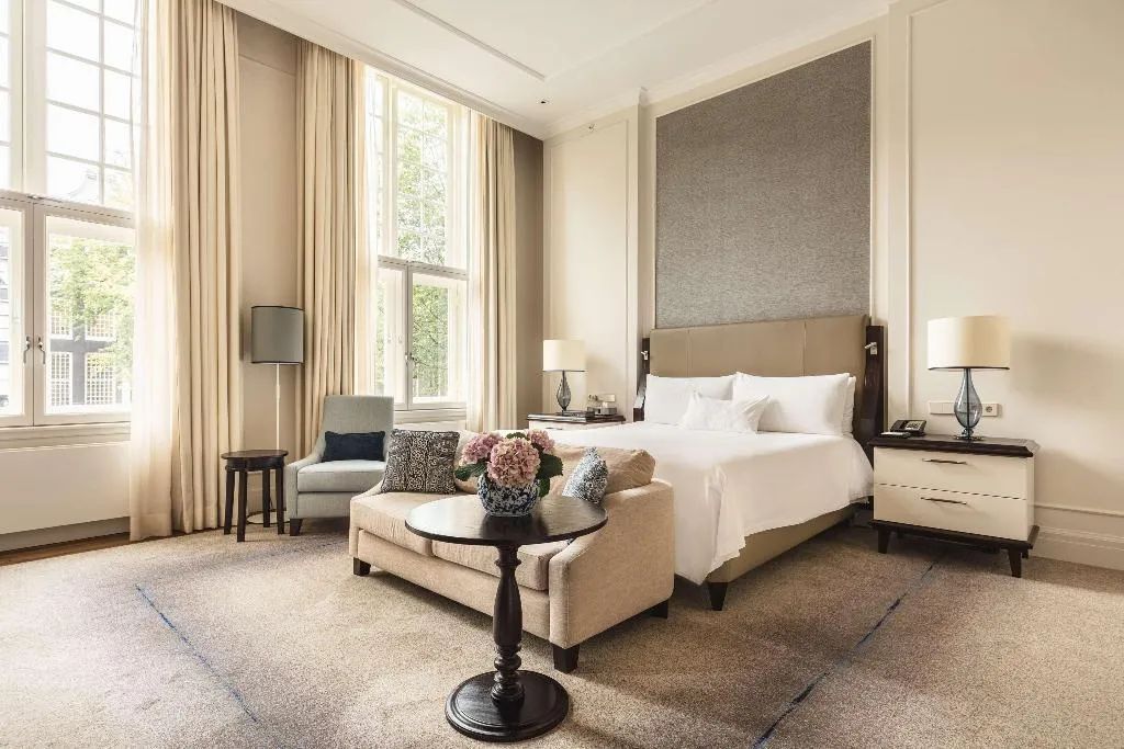 JUNIOR SUITE KING SIZE BED Room, Waldorf Astoria Amsterdam, Amsterdam