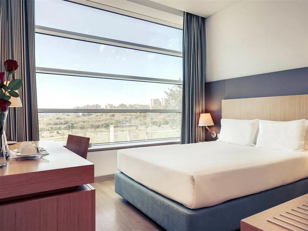 SINGLE STANDARD Room, Mercure Lisboa Almada Hotel, Lisbon