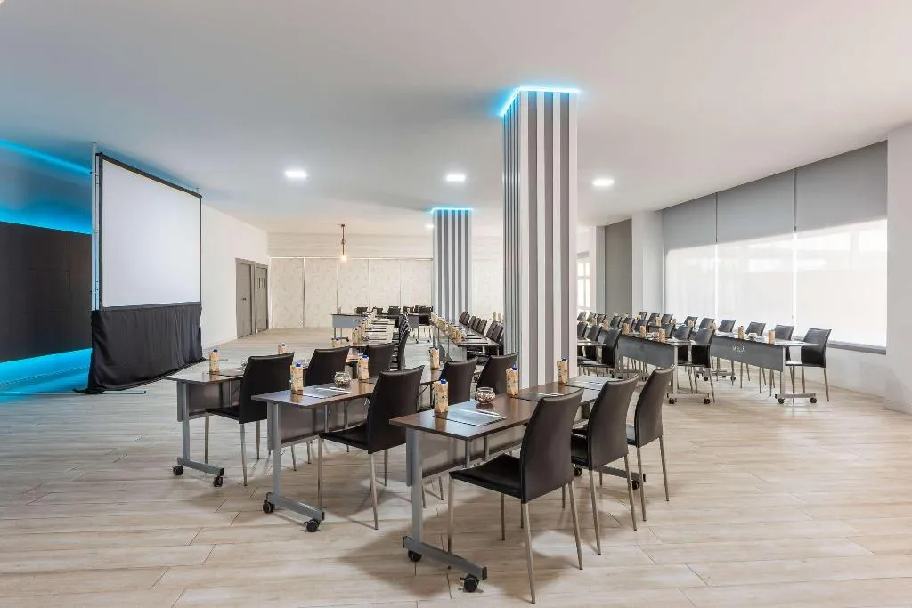 Conferences, Hotel Madrid Chamartín Affiliated by Meliá, Madrid