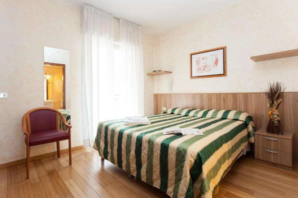 Room, Residence Desenzano, Milan