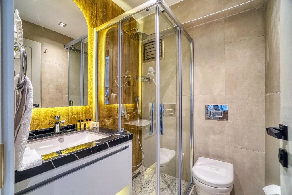 Room THREE BEDS Room, Ayayorgi̇ Homes & Hotels, Izmir