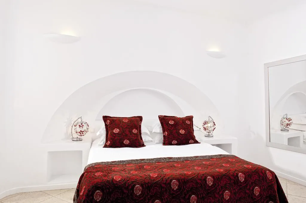 SUITE STANDARD Room, Above Blue Suites, Santorini