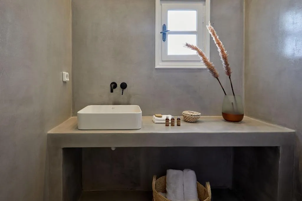 Room, Symmetry Suites, Santorini