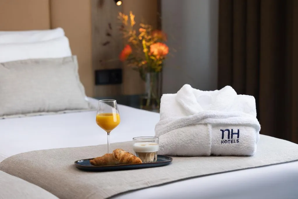 DOUBLE SUPERIOR Room, NH City Centre Amsterdam, Amsterdam