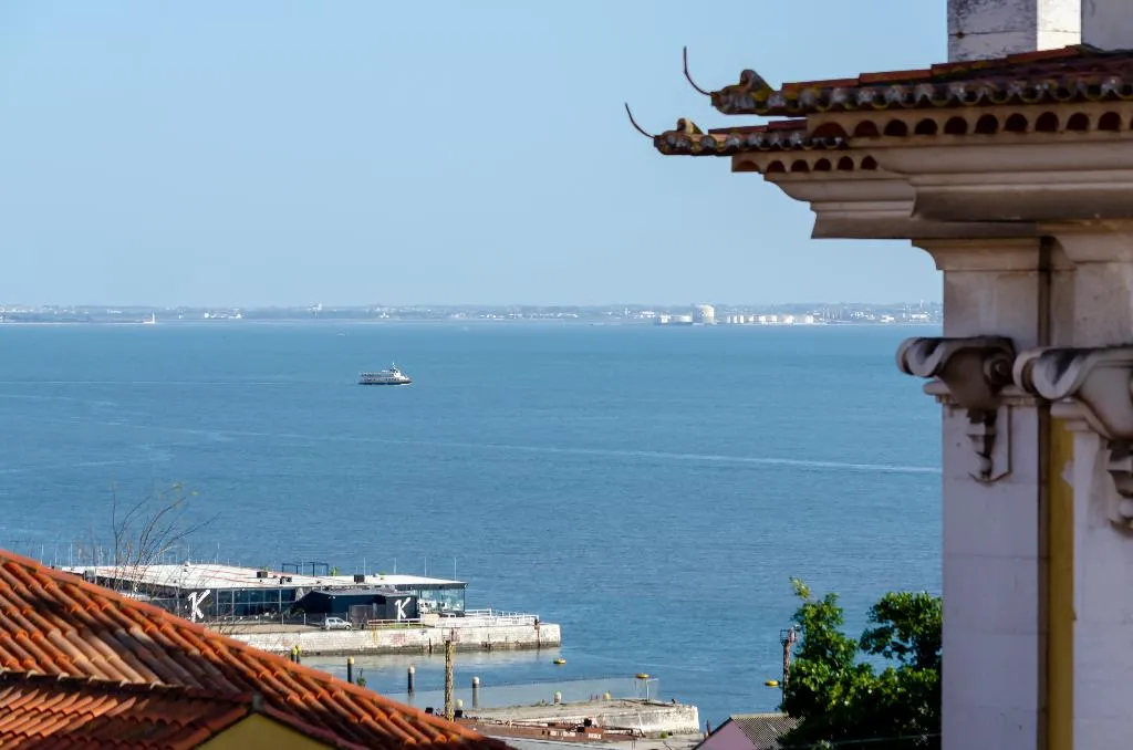 DOUBLE DELUXE WITH VIEWS Room, The Emerald House Lisbon, Curio Collection by Hilt, Lisbon