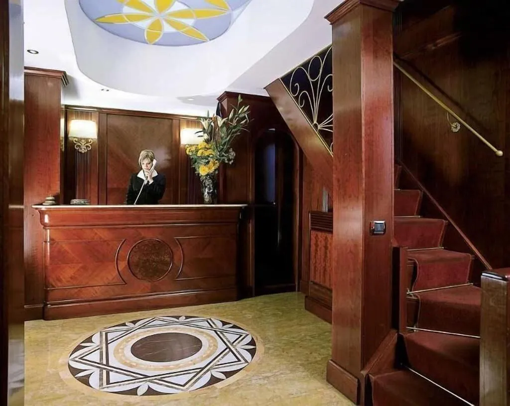 Lobby, Miami, Rome