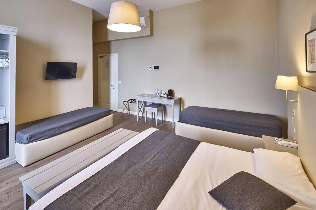 QUADRUPLE TWO BEDS Room, Dedo Boutique Hotel, Florence