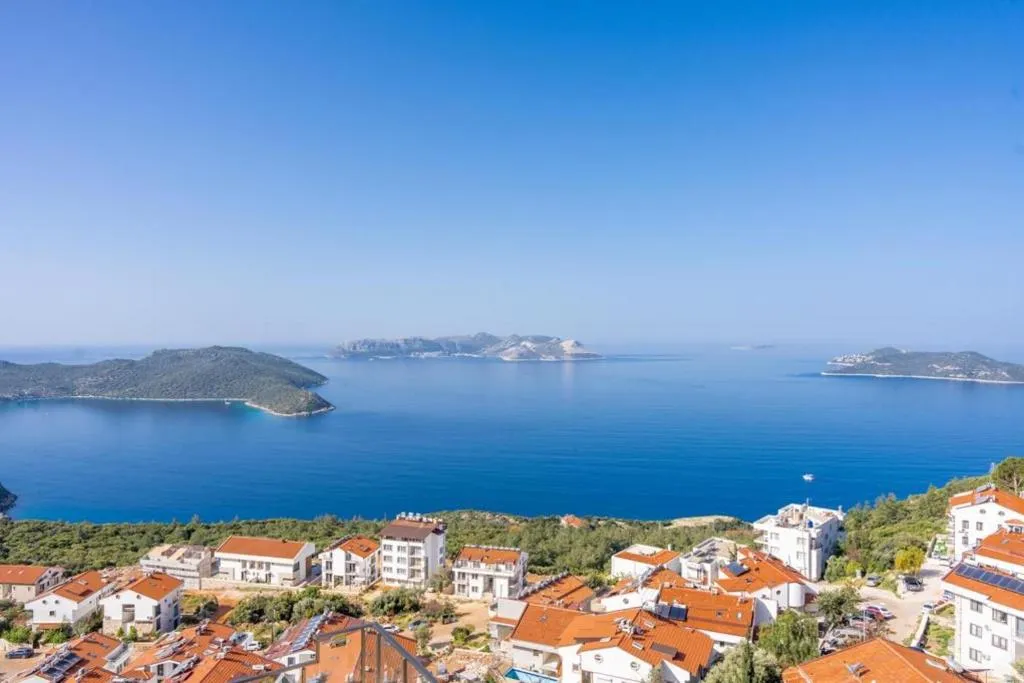 Room, Un Amor Hotel, Dalaman