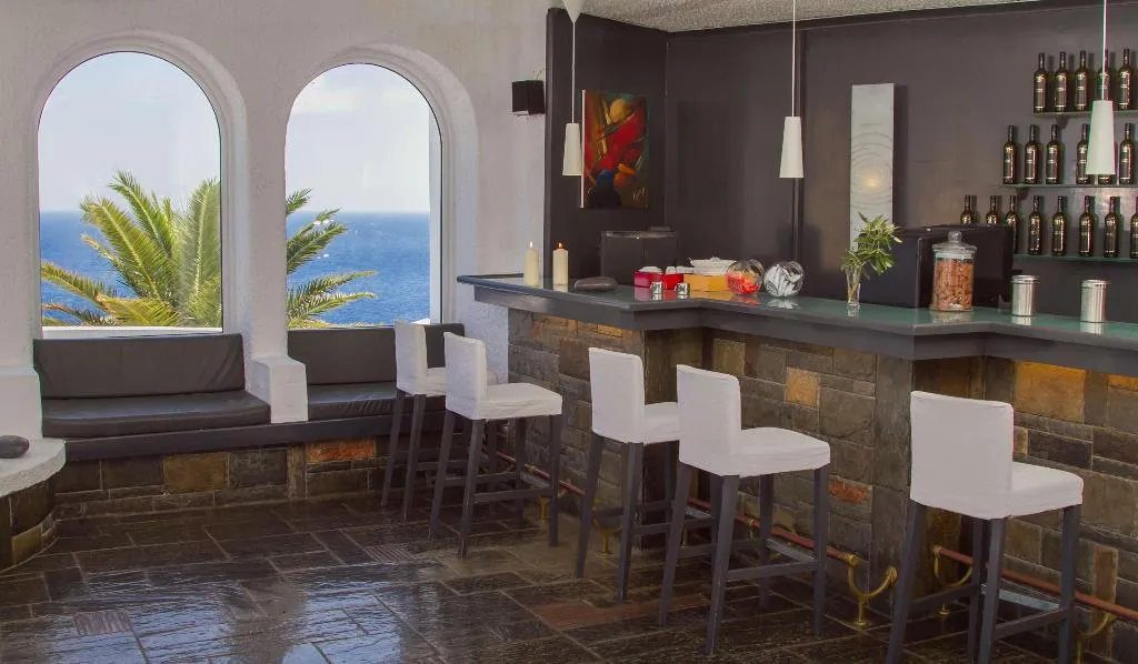 Bar, Peninsula Resort & Spa, Crete