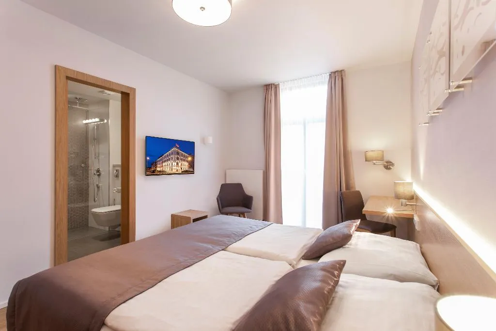 SINGLE SUPERIOR Room, Hotel Carol, Prague