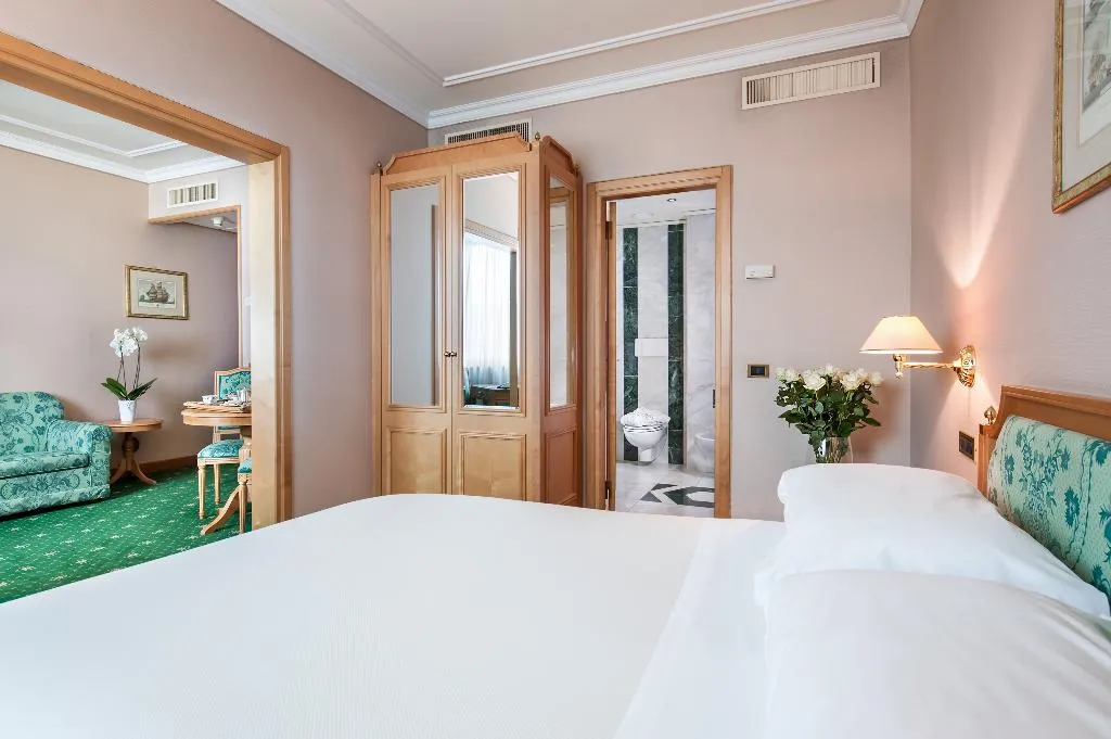 JUNIOR SUITE STANDARD Room, Royal Garden Hotel, Milan