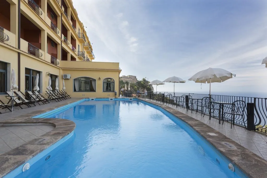 Pool, Sole Castello, Taormina