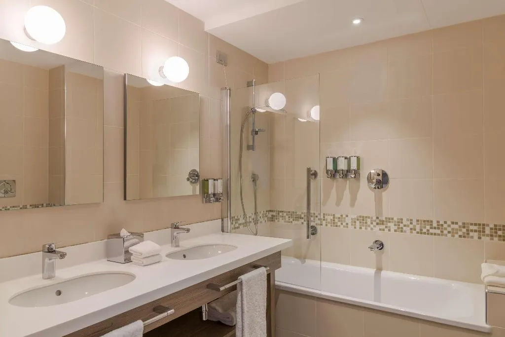 DOUBLE QUEEN SIZE BED Room, Hampton By Hilton Rome East, Rome
