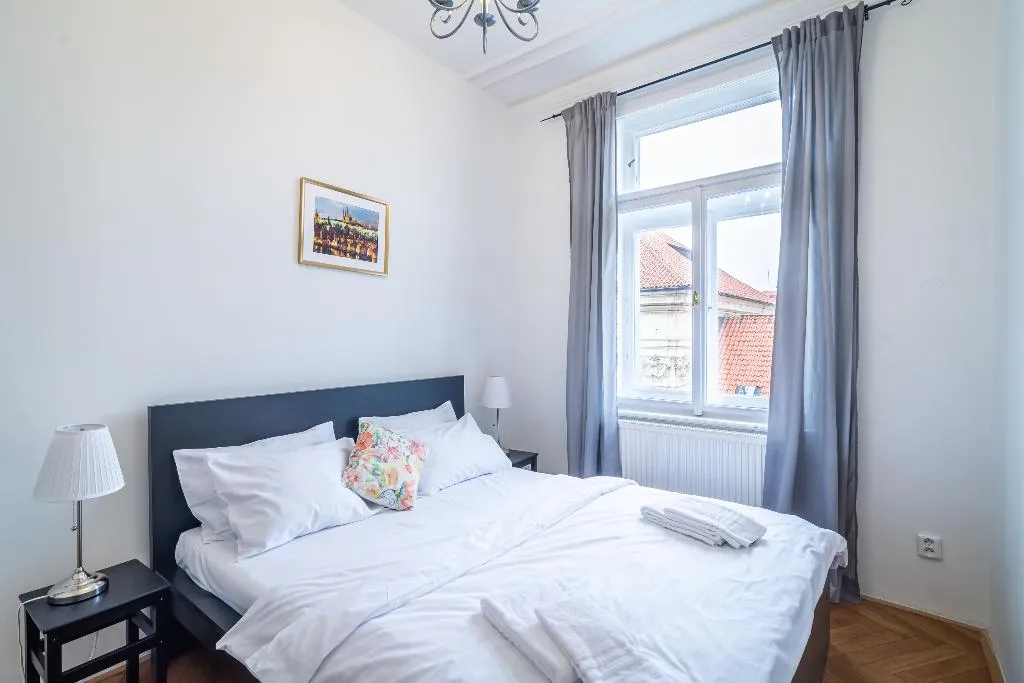 APARTMENT WITH BALCONY WITH VIEWS Room, Royal Road Residence, Prague