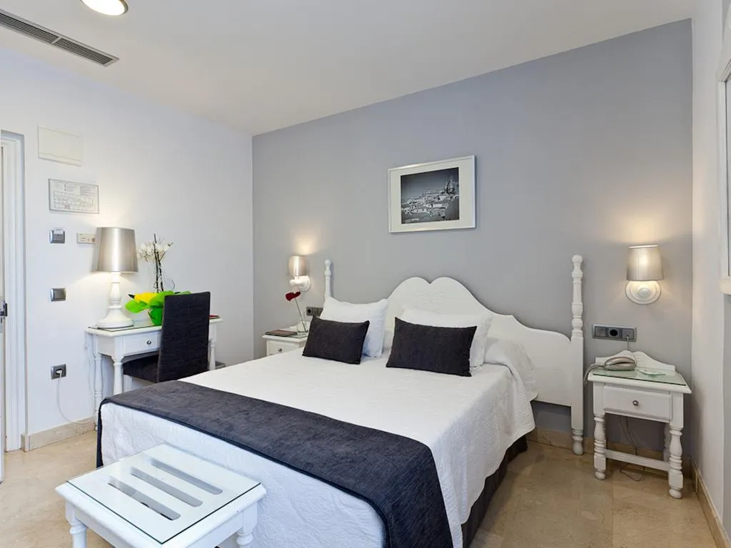 Room, Carlos V, Madrid