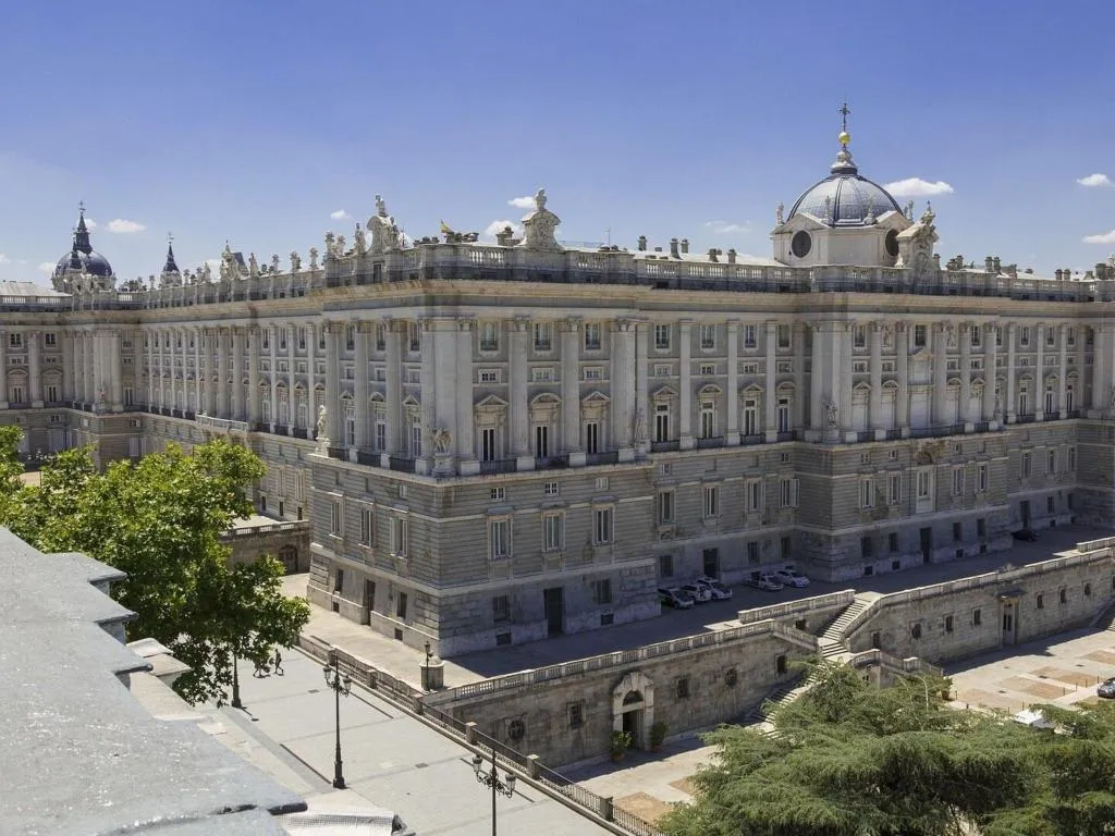 Sports and Entertainment, Hostal Esmeralda, Madrid