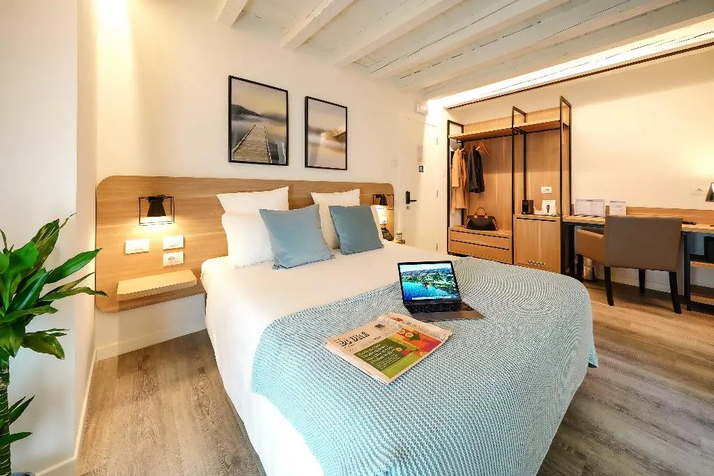 DOUBLE DELUXE CAPACITY 2 Room, Bergamo Inn 15, Milan
