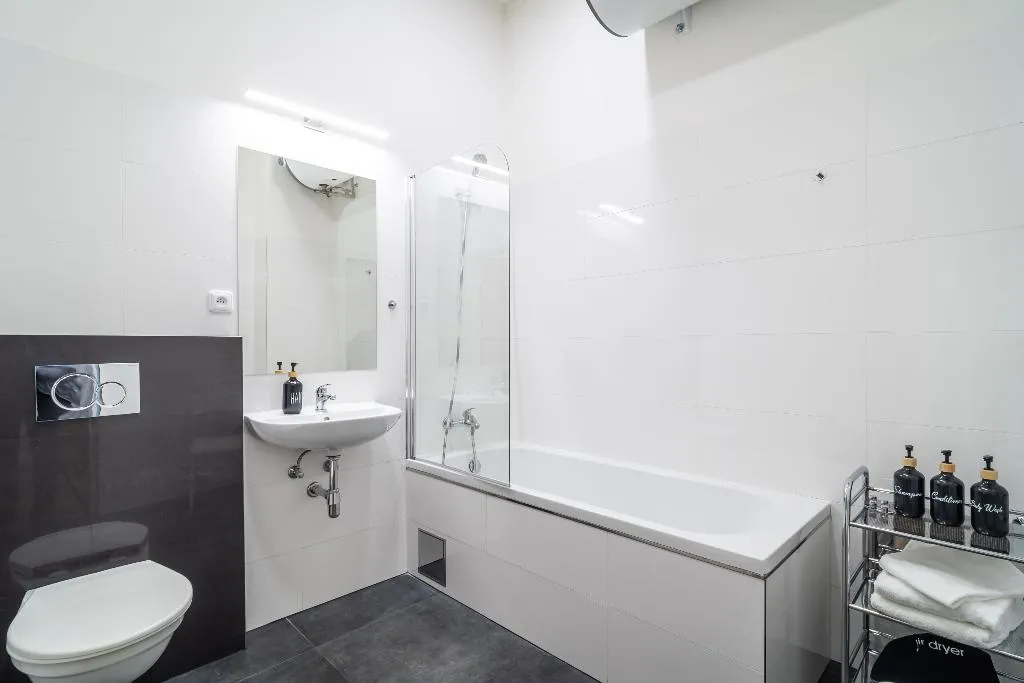 APARTMENT Private external bathroom Room, Royal Road Residence, Prague