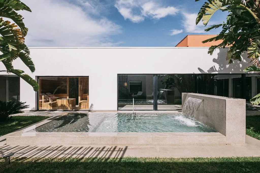 Pool, Mangia's Torre del Barone Resort, Catania