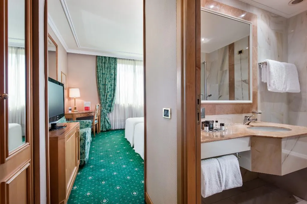 TWIN STANDARD Room, Royal Garden Hotel, Milan