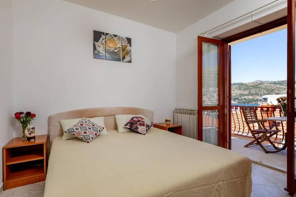 FAMILY ROOM CAPACITY 4 Room, Villa Valjalo, Dubrovnik
