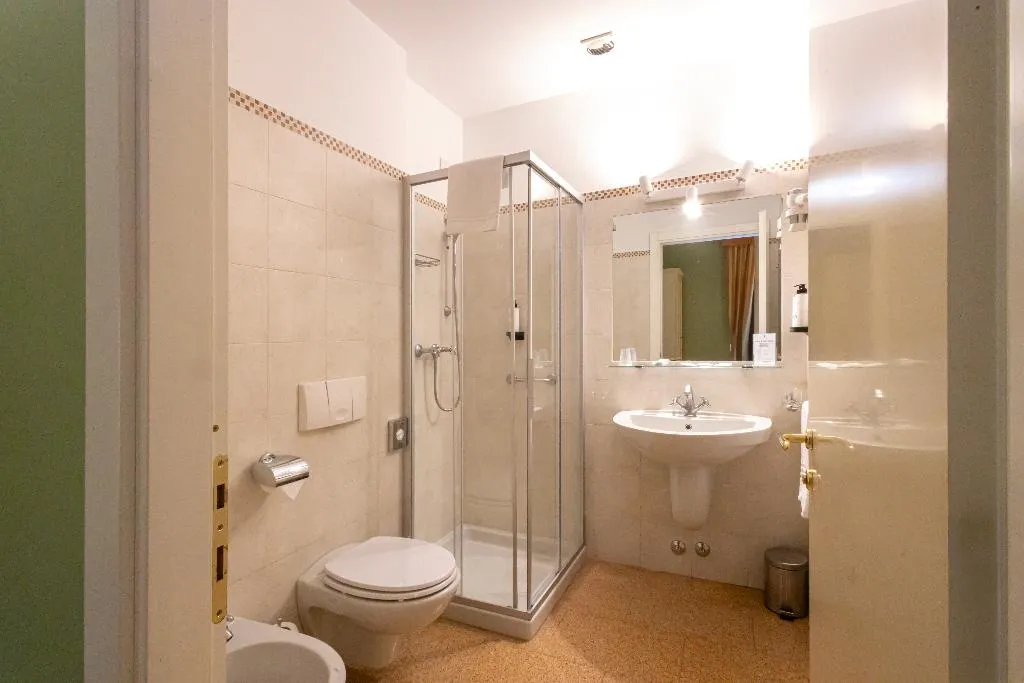 Double or Twin STANDARD Room, LVG Hotel Collection - Hotel Pallanza, Milan