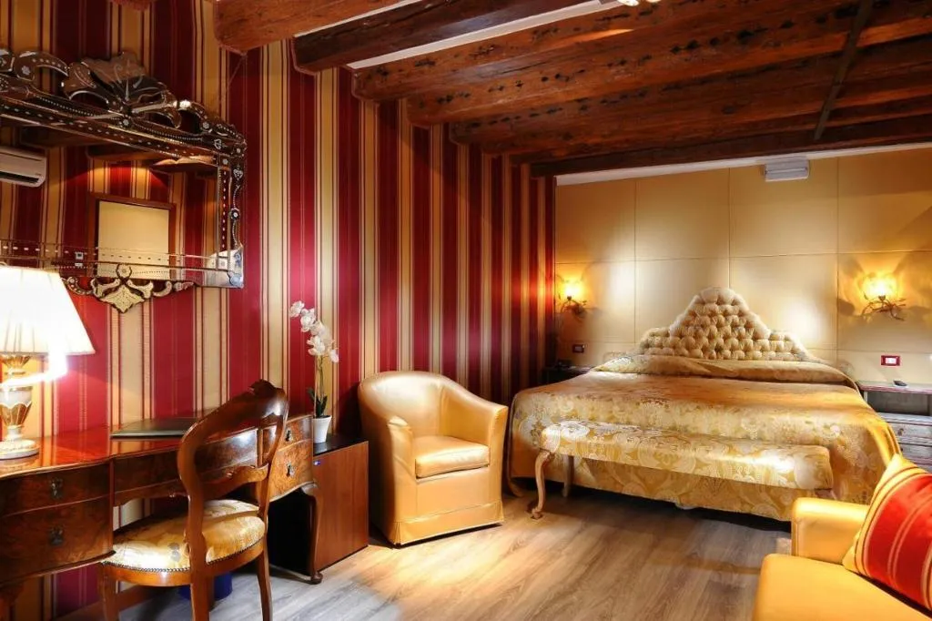 JUNIOR SUITE STANDARD Room, Ca' Marinella, Venice