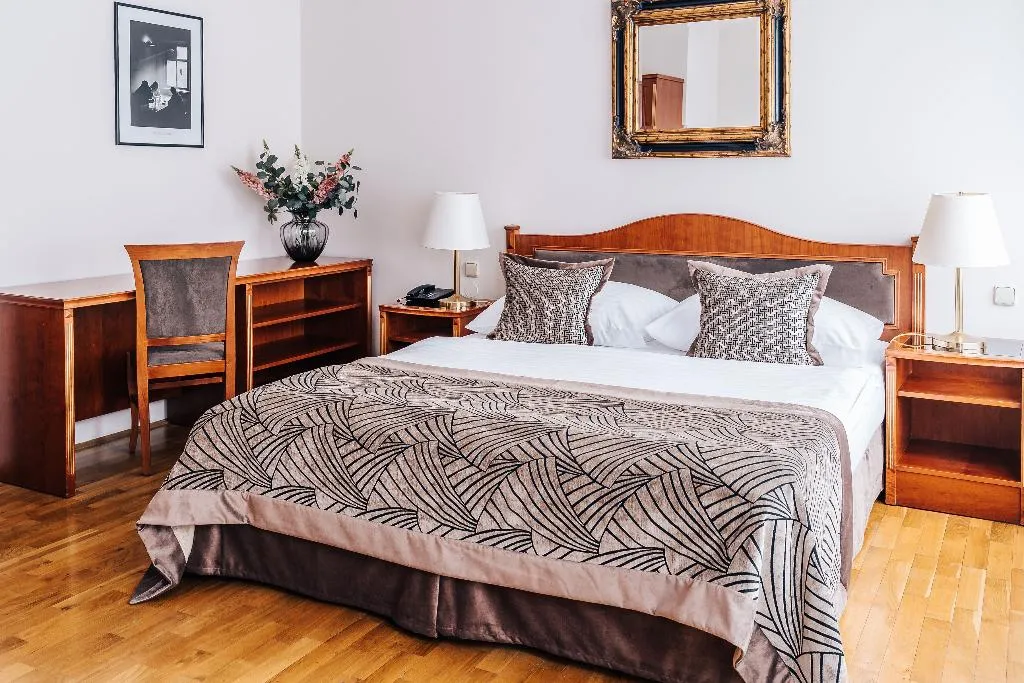 Double or Twin STANDARD Room, Belvedere Hotel Prague, Prague