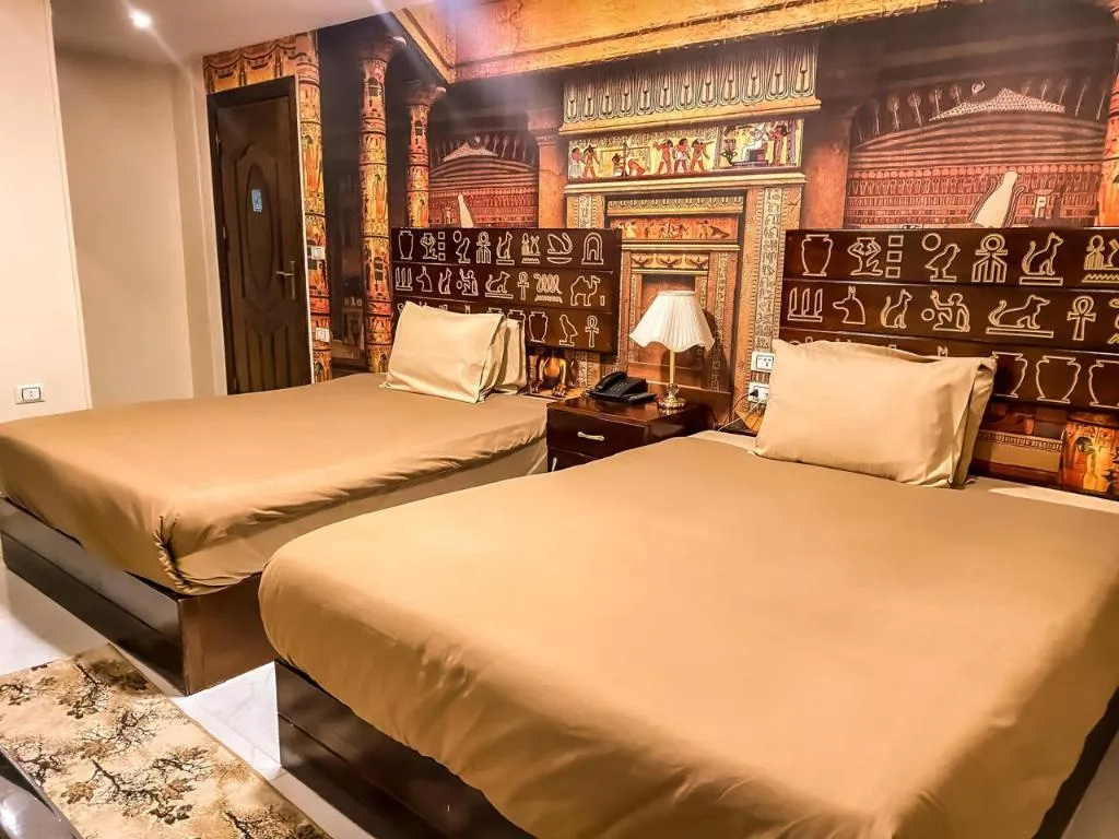 QUADRUPLE DELUXE WITH BALCONY Room, Giza Pyramids Inn, Cairo