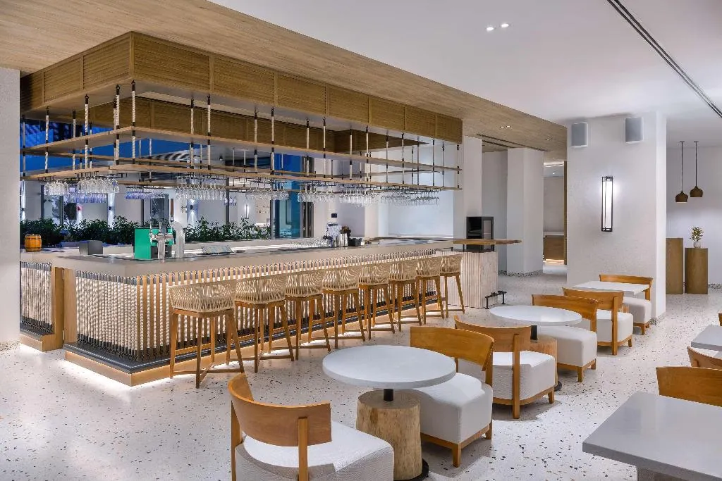 Bar, Radisson Beach Resort Palm Jumeirah, Dubai