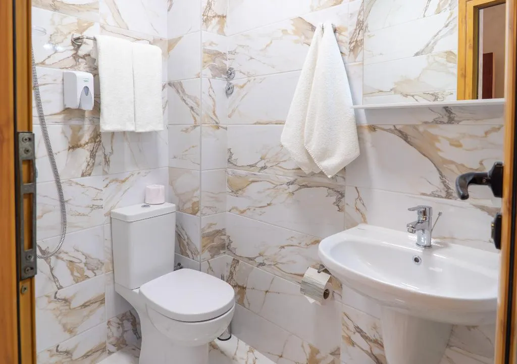 Room, Victoria, Varna