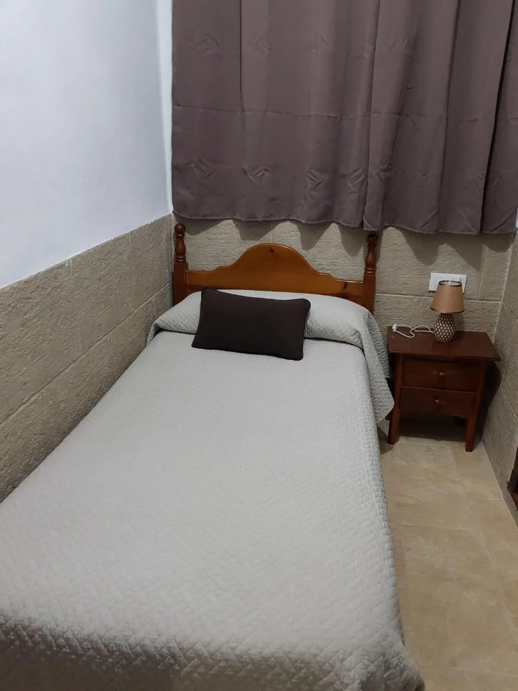 Room, Pensión Javier, Seville