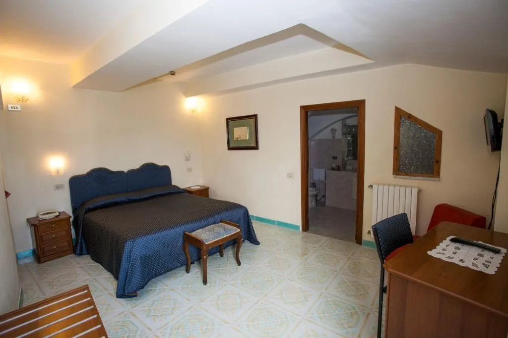 Room, Bonadies, Naples