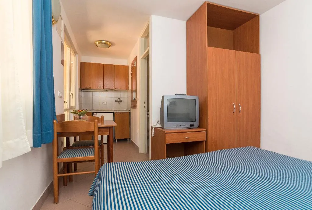 BUNGALOW CAPACITY 2 Room, Apartments Polynesia Plava Laguna, Istria