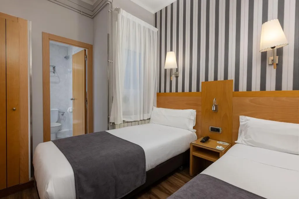 DOUBLE SINGLE USE STANDARD Room, Lyon, Barcelona
