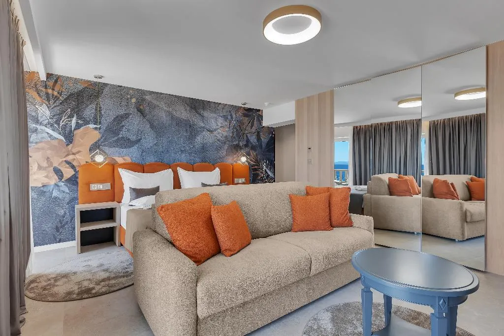 DOUBLE SUPERIOR SEA VIEW Room, Laurentum, Split