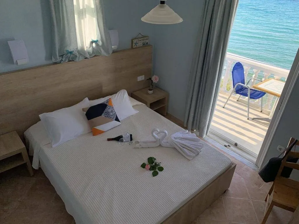 Room, Clear Horizon, Zante