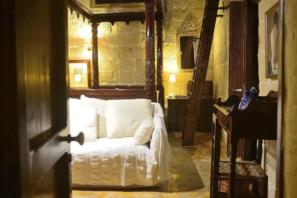 Room, The Burrow Guest House, Malta