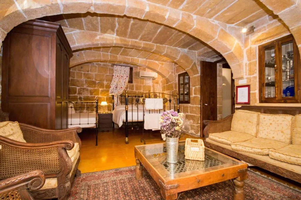 Room, The Burrow Guest House, Malta