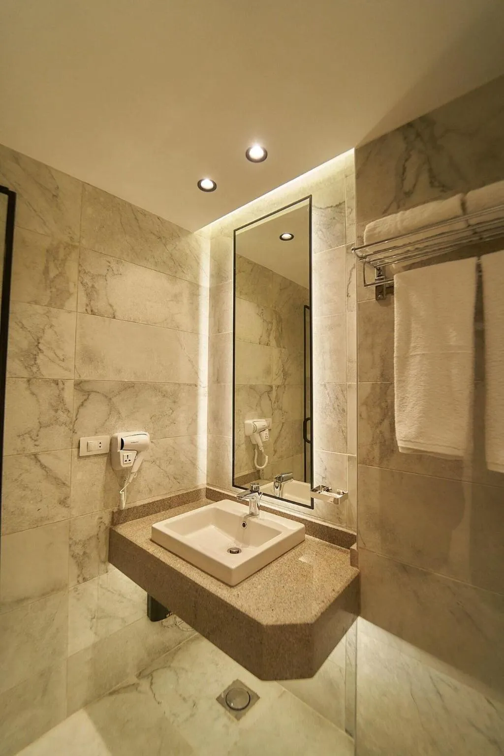 Room, Gold's Pyramids Hotel, Cairo