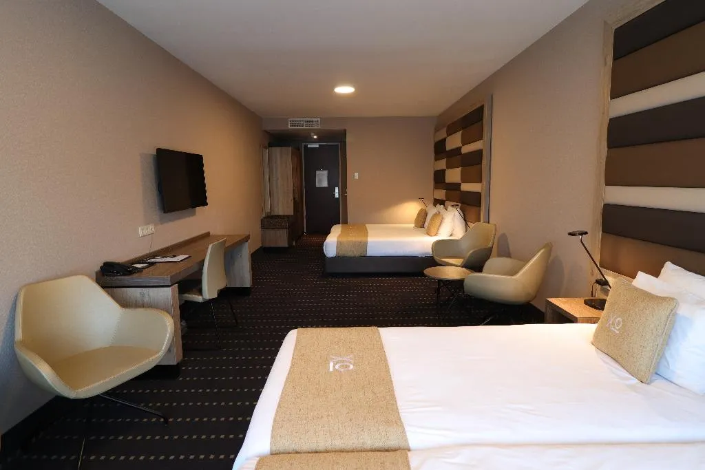QUADRUPLE STANDARD Room, Xo Hotels Blue Square, Amsterdam