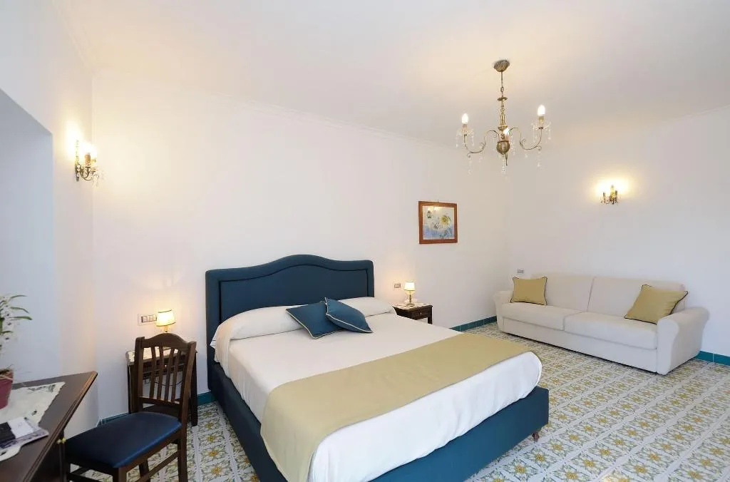 Room, Residenza Luce, Naples