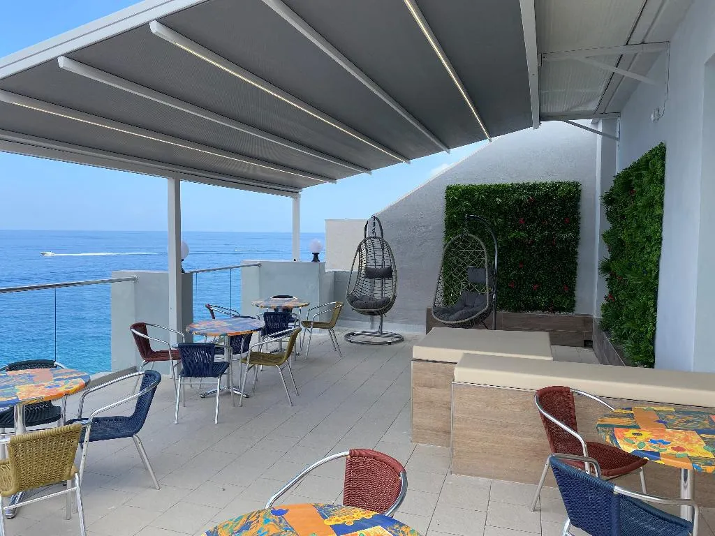 Terrace, Diplomat, Malta