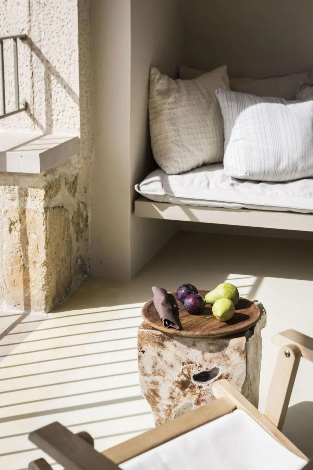Room, F Zeen, Kefallinia