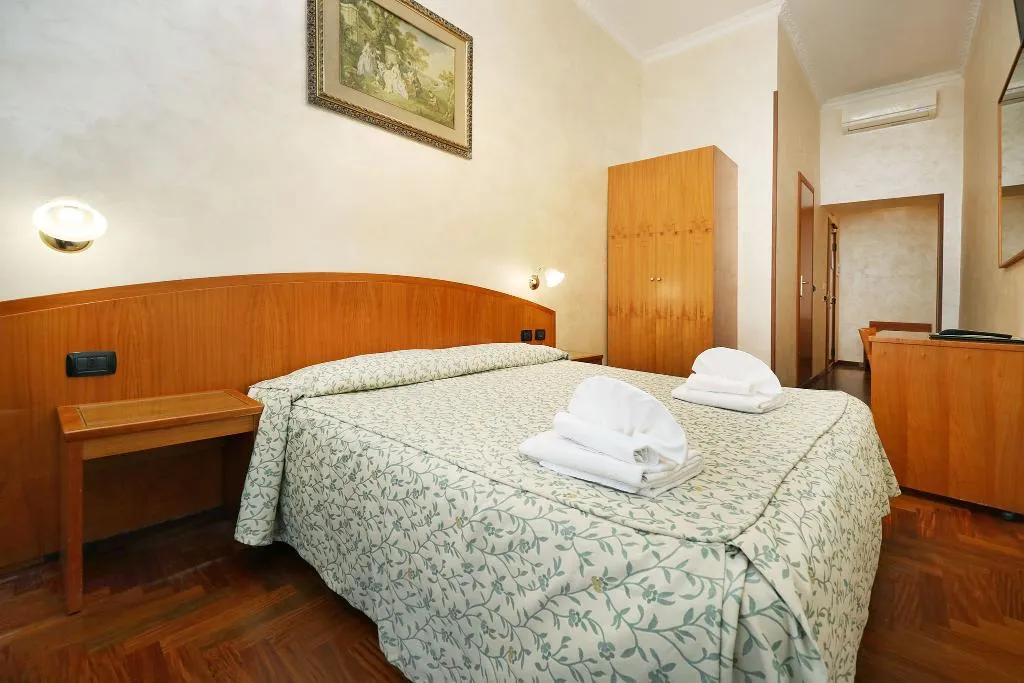 Double or Twin STANDARD Room, Corot, Rome