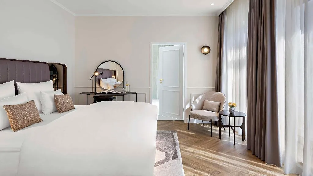 SUITE WITH BALCONY Room, Vignette Collection Bristol Berlin, Berlin